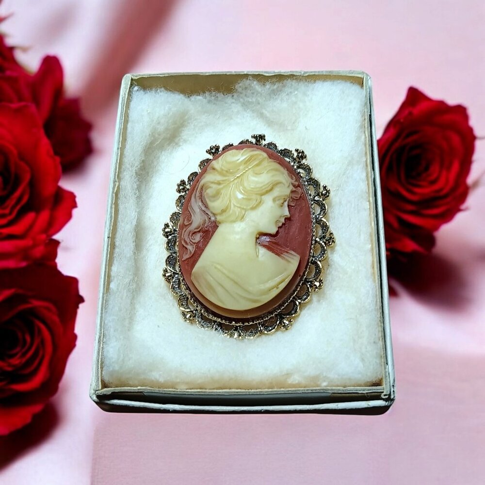 VTG Cameo Brooch Pendant Pin Signed Gerrys Estate Jewelry 2" Gift Idea Victorian